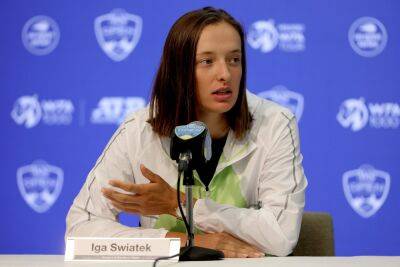 Iga Swiatek - Ashleigh Barty - US Open: Iga Swiatek slams organisers over puzzling tennis ball policy - givemesport.com - France - Usa - Poland - New York - India