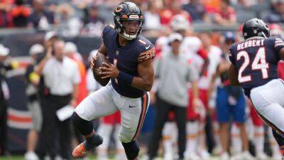 Putting one foot in front of the other: How the Chicago Bears are positioning QB Justin Fields to succeed - Chicago Bears Blog- ESPN