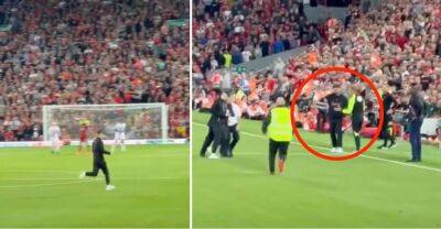 Liverpool boss Jurgen Klopp seen fuming with late pitch invader vs Palace