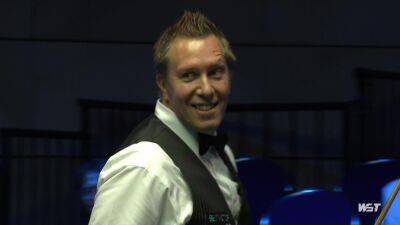 ‘More like a hammer!’ – Dominic Dale feathers white and calls fouls on himself immediately