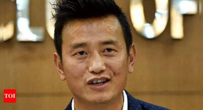 Bhaichung Bhutia files nomination for AIFF president's post, but Kalyan Chaubey is front runner - timesofindia.indiatimes.com - India -  Delhi