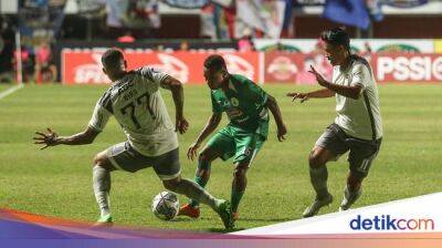 Luis Milla - Marc Klok - Di Maguwoharjo - David Da-Silva - PSS Sleman Vs Persib Bandung: David da Silva Menangkan Maung Bandung 1-0 - sport.detik.com