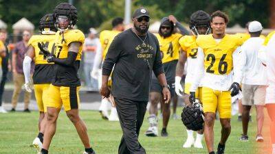 Steelers' Mike Tomlin invites local kids to team practice after breaking up street fight