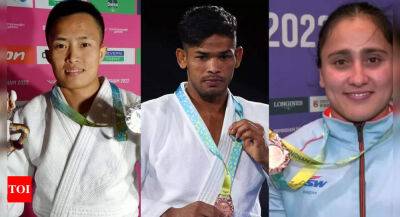 Loh Kean Yew - Kidambi Srikanth - CWG 2022: India win medals in judo and weightlifting on Day 4, entry in finals of team events secured in badminton and table tennis - timesofindia.indiatimes.com - South Africa - New Zealand - India - Nigeria - Singapore