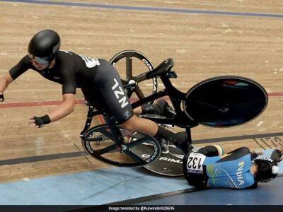 Laura Kenny - Watch: Indian Cyclist Meenakshi Suffers Horrific Crash, Run Over By Rival In CWG 2022 - sports.ndtv.com - New Zealand - India - Birmingham