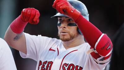 MLB trade deadline 2022: Red Sox trade Christian Vazquez to opponent while talking to reporters