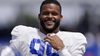 Rams' Aaron Donald makes good use of rookie at training camp