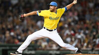 Red Sox trade reliever Jake Diekman to White Sox, acquire outfielder Tommy Pham from Reds