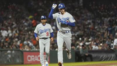 Dodgers stay hot in victory over Giants, improve to 23-5 since June 30