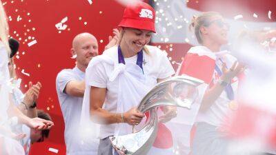 Leah Williamson continues the Lionesses’ party – Tuesday’s sporting social