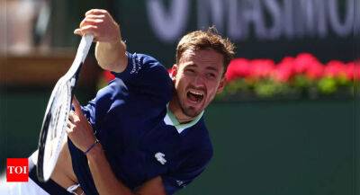 Daniil Medvedev returns to final four in Cincinnati, Elena Rybakina out