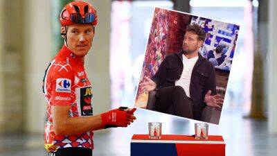 Sam Bennett - Adam Blythe - Dan Lloyd - La Vuelta 2022: Unusual scenes as riders stop in church to light candles ahead of Stage 3 in Breda - eurosport.com - Netherlands