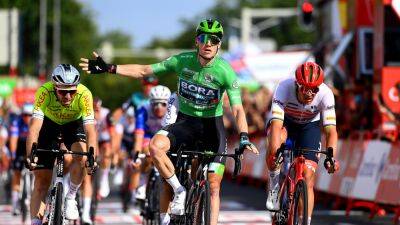 Sam Bennett - La Vuelta 2022: Sam Bennett beats Mads Pederson to make it two stage wins in a row in thrilling sprint finish - eurosport.com - Uae - county Thomas