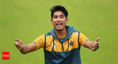 Marcus Stoinis - Shaheen Shah Afridi - Asia Cup: Mohammad Hasnain replaces injured Shaheen Afridi - timesofindia.indiatimes.com - Australia - Uae - India - Sri Lanka - Afghanistan - Bangladesh - Pakistan -  Karachi
