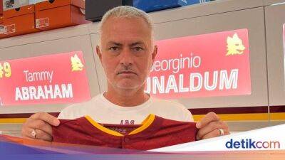 Jose Mourinho - Georginio Wijnaldum - As Roma - Wijnaldum Patah Tulang Bikin Jose Mourinho Patah Hati - sport.detik.com