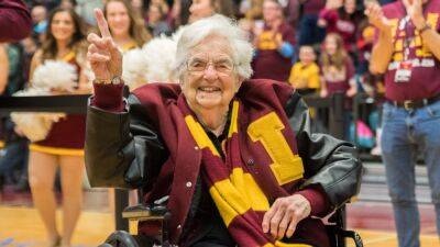 Loyola Chicago's Sister Jean turns 103, has train stop named for her - espn.com -  Chicago