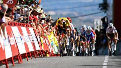 Roglic takes Vuelta control as Bennett remains in green