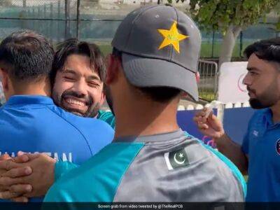 Shaheen Afridi - Asia Cup - Shaheen Shah Afridi - Mohammad Nabi - Watch: Pakistan, Afghanistan Players Exchange Greetings Ahead Of Asia Cup - sports.ndtv.com - Uae - India - Dubai - Sri Lanka - Afghanistan - Pakistan