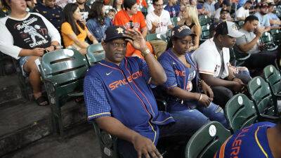 Astros slugger Yordan Alvarez's parents travel from Cuba to see son play for the first time
