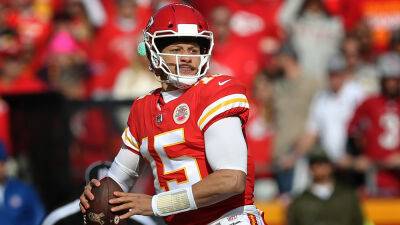 Patrick Mahomes pays respect to NFL legend Len Dawson following Hall of Famer's death