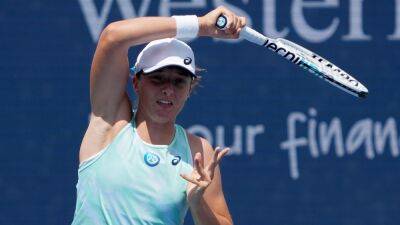 Iga Swiatek - John Macenroe - US Open 2022: Iga Swiatek has 'got to come to grips' with tournament's ball debate, say John McEnroe - eurosport.com - Usa - county Canadian