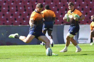 Frans Steyn tells Bok fans to cool it on the 60m kick talks: 'My knees are becoming sore'
