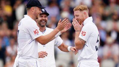Pace bowlers give England early control of second Test against South Africa
