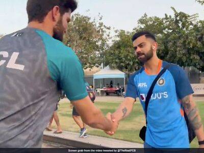 Virat Kohli - Shaheen Afridi - Babar Azam - Asia Cup - Asia Cup 2022: Virat Kohli Meets Shaheen Afridi, Inquires About His Injury. Watch - sports.ndtv.com - Uae - India - Dubai - Sri Lanka - Afghanistan - Pakistan