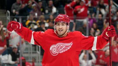 Red Wings sign F Zadina to three-year deal