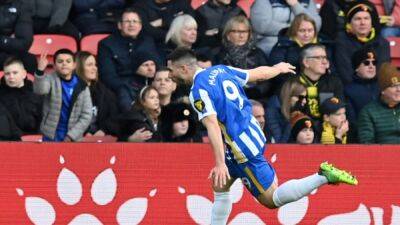 Everton sign striker Maupay from Brighton