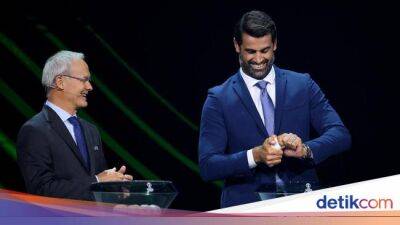 UEFA Conference League: Saat Bola Undian Diputar-putar, Susah Terbuka - sport.detik.com -  Istanbul