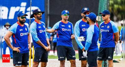 Virat Kohli - Rahul Dravid - Team India - Ravi Shastri - Asia Cup 2022: Default ‘captain’ Rahul Dravid’s test begins in his absence - timesofindia.indiatimes.com - Australia - Uae - India - Dubai - Pakistan