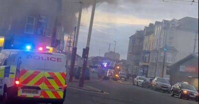 Huge plume of smoke as firefighters battle blaze at derelict building in Blackpool - manchestereveningnews.co.uk