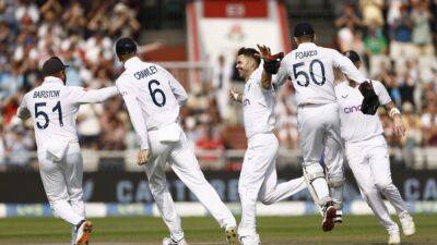 England seamers have South Africa on the ropes in second test
