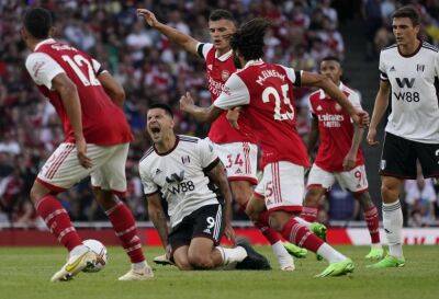 Arsenal rallies to beat Fulham 2-1 and stay perfect