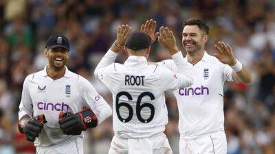 Smiling Anderson hails "freak" Stokes following England win