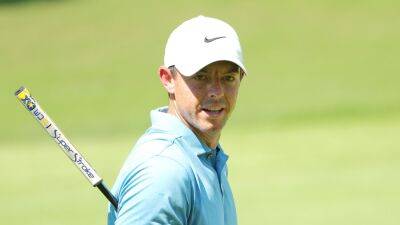 Tour Championship: Scottie Scheffler's lead cut, Rory McIlroy makes big charge as play halted by weather