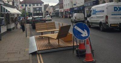 Outrage over cafe's 'hideous' outdoor seating installed in middle of road - manchestereveningnews.co.uk