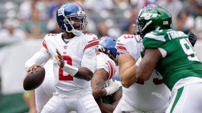 New York Giants QB Tyrod Taylor carted to locker room after hard hit vs. New York Jets