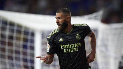 Karim Benzema keeps Real Madrid perfect with two late strikes at Espanyol