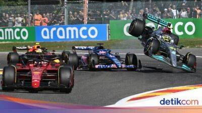 Lewis Hamilton - Fernando Alonso - Charles Leclerc - Alonso: Hamilton Idiot, Ganggu Jalur Balapan Orang Lain - sport.detik.com - county Hamilton