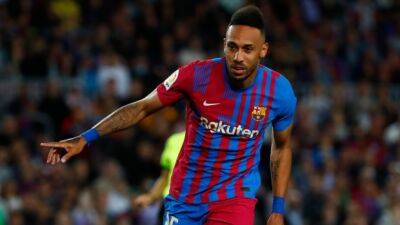 Barcelona's Aubameyang attacked by robbers at home