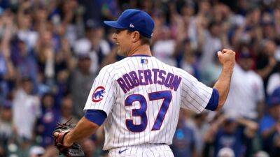 Report: Phillies bring back Robertson from Cubs