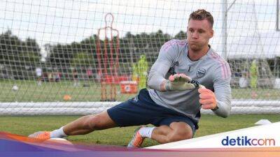 Aaron Ramsdale - Bernd Leno - Arsenal Lepas Bernd Leno ke Fulham - sport.detik.com