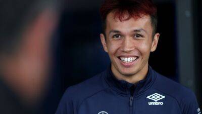 Alex Albon signs contract extension with Williams