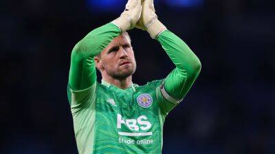 Kasper Schmeichel completes move from Leicester to French Ligue 1 club Nice