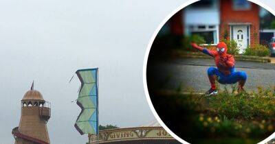 Boris Johnson - 'Stockport Spider-Man' rescues terrified boy, 4, from top of 50ft fairground slide - manchestereveningnews.co.uk - county Hall - county Cheshire