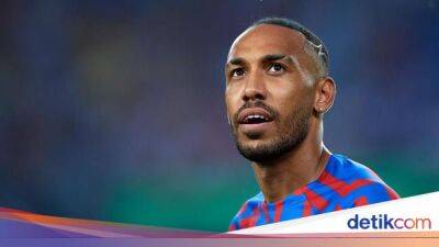 Robert Lewandowski - Pierre-Emerick Aubameyang - Begini Kondisi Terkini Aubameyang Usai Jadi Korban Perampokan - sport.detik.com -  Lima