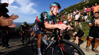 Green dream dashed as Covid-19 forces Sam Bennett out of Vuelta