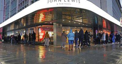 John Lewis - John Lewis offer free lunches to workers in bid to attract 10,000 Christmas workers - manchestereveningnews.co.uk - Britain - Manchester